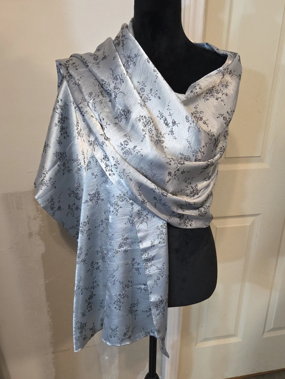 Light Silver Floral Jacquard Shawl Wrap Luxury Evening